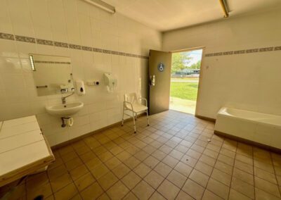 accessible amenities include bath, toilet shower an basin
